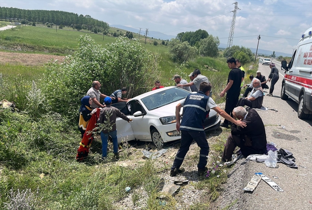 Kütahya'daki trafik kazasında ölen 2 kadının cenazeleri defnedildi