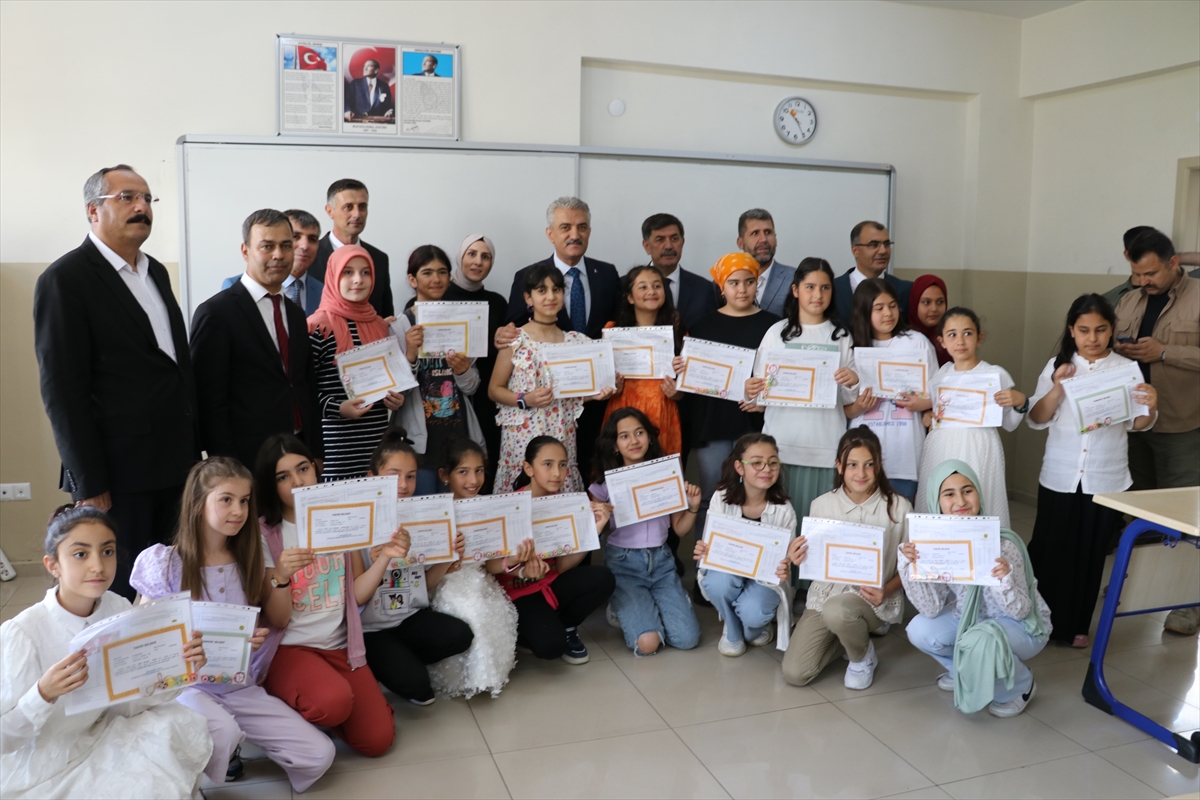 ERZİNCAN - Doğu Anadolu'da öğrenciler karnelerini aldı