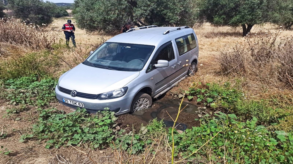 İzmir'de otomobil çaldığı öne sürülen çocuk gözaltına alındı