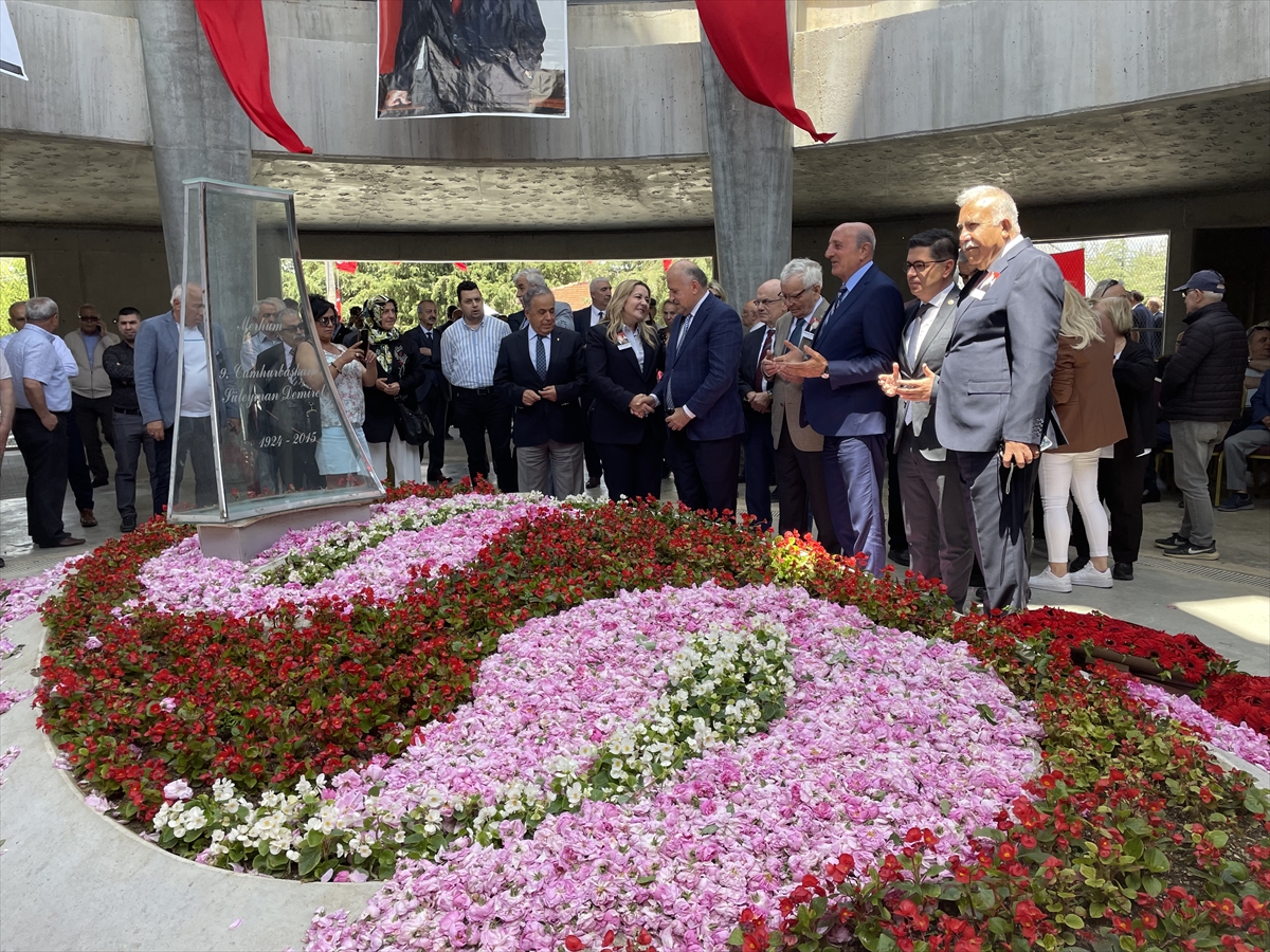 ISPARTA - Dokuzuncu Cumhurbaşkanı Süleyman Demirel mezarı başında anıldı