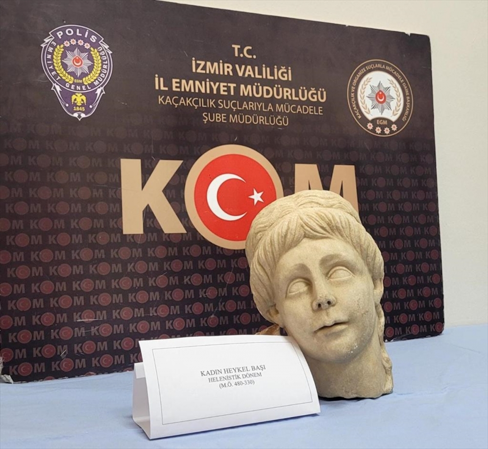 İzmir'de 2 bin yıllık olduğu değerlendirilen kadın heykeli başı ele geçirildi