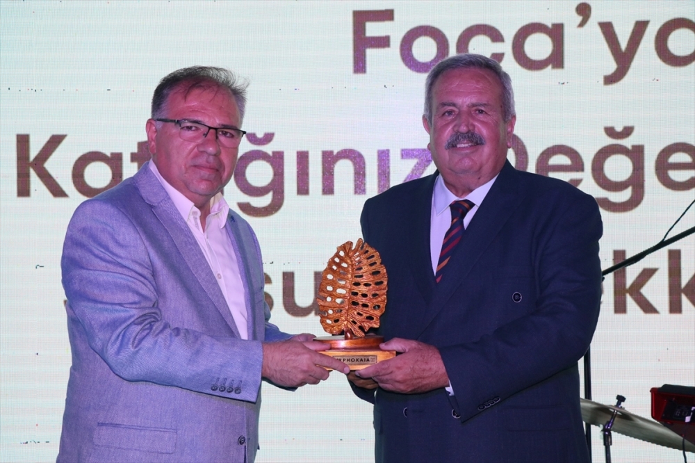 Foça'ya "değer katanlara" ödülleri verildi