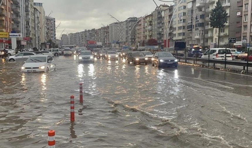 Ege Bölgesi İçin Gök Gürültülü Sağanak Uyarısı Yapıldı