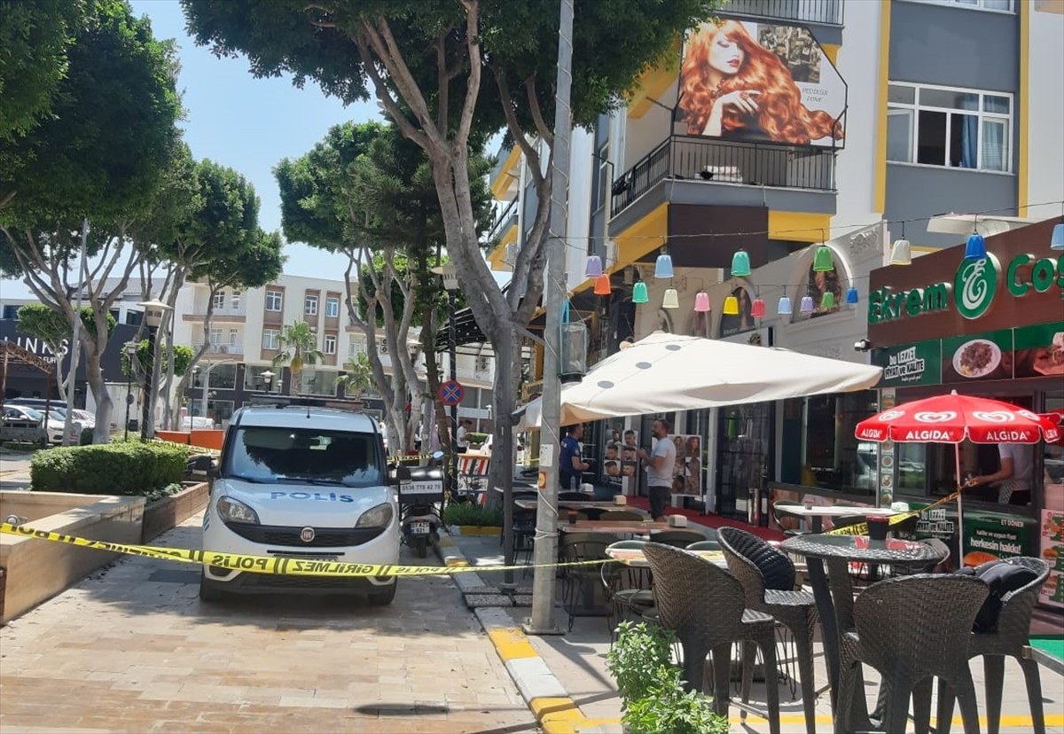 ANTALYA - Silahlı kavgada yoldan geçen kişi vurularak öldü