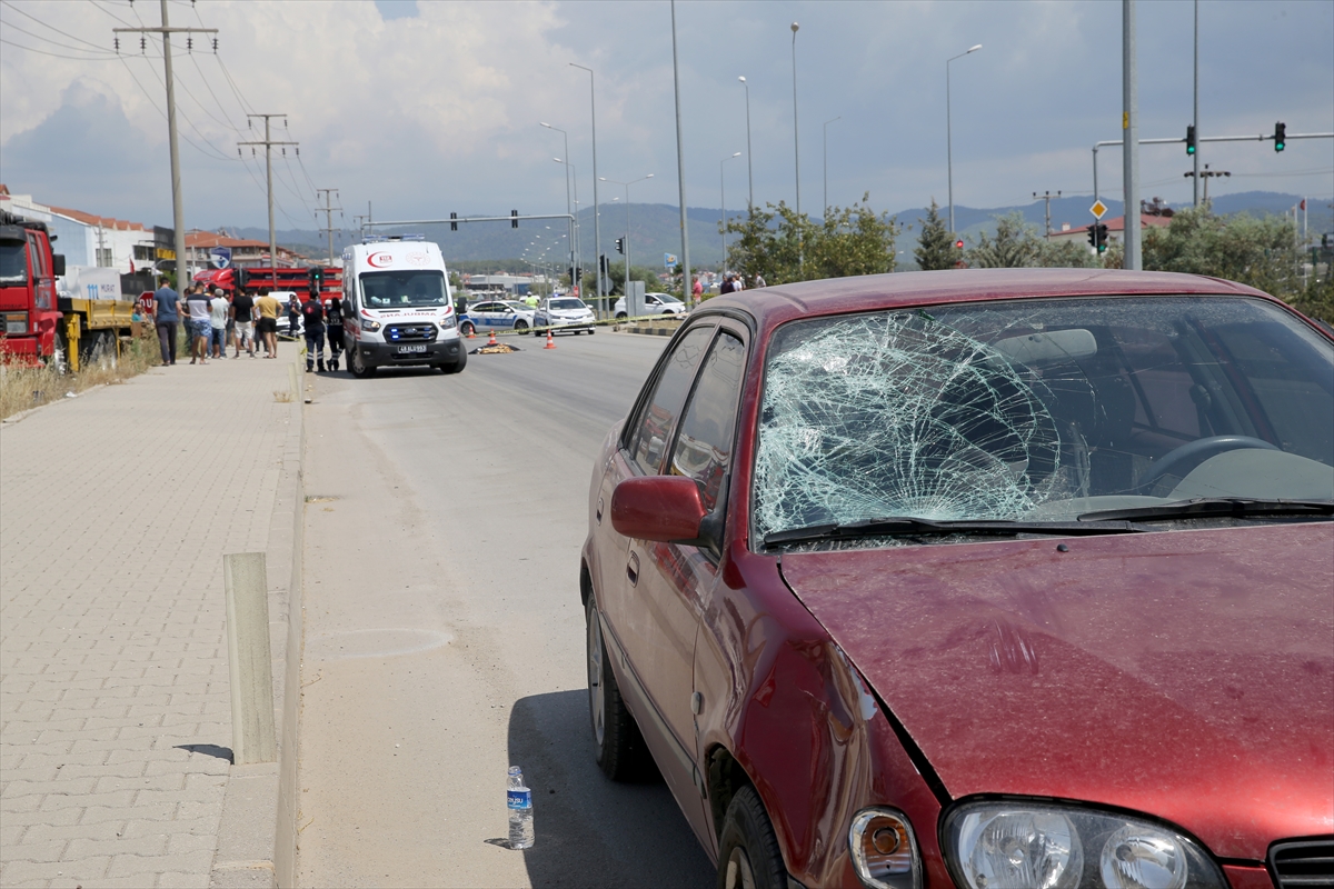 MUĞLA - Fethiye'de otomobilin çarptığı depremzede çocuk öldü
