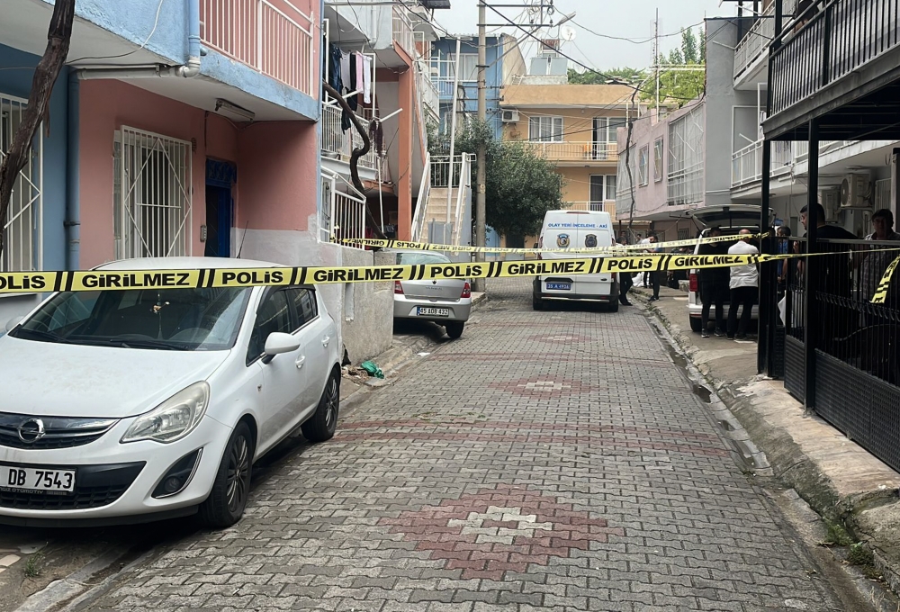 İzmir'de bir evde yabancı uyruklu 3 kişinin cesedi bulundu