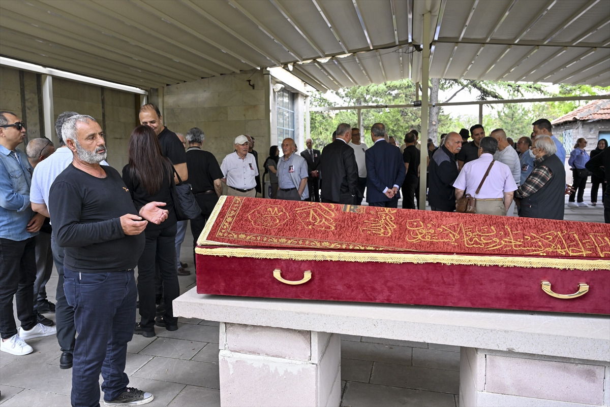 ANKARA - Türk sanat müziği sanatçısı Metin Milli, son yolculuğuna uğurlandı (2)