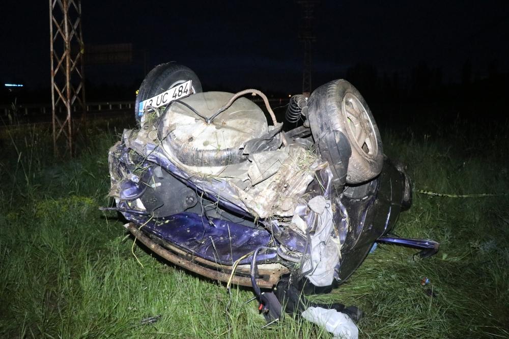Kütahya'da devrilen otomobildeki 1 kişi öldü, 1 kişi yaralandı