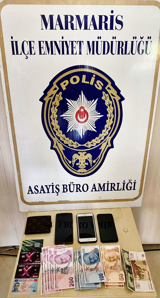 MUĞLA - Marmaris'te sahildeki çantaların çalınması güvenlik kamerasında