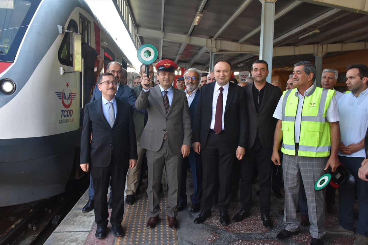 Malatya'yı hızlı trenle Ankara ve İstanbul'a bağlayacak Sivas Bölgesel Treni seferleri başladı