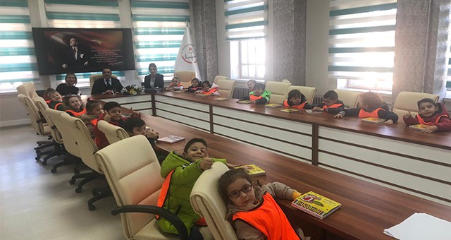 Uşak Özel Pembe Kule Anaokulu Miniklerinden 24 Kasım Öğretmenler Günü Ziyareti