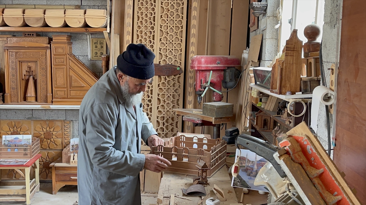 AKSARAY - Yılın ahisi seçilen Zeki Satıcı, Ayasofya-ı Kebir Cami-i Şerifi'nin maketini yapıyor