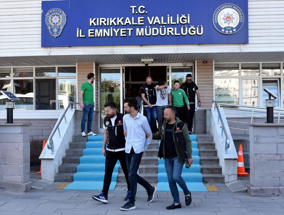 KIRIKKALE - Uyuşturucu satıcılarına yönelik operasyonda 14 zanlı yakalandı