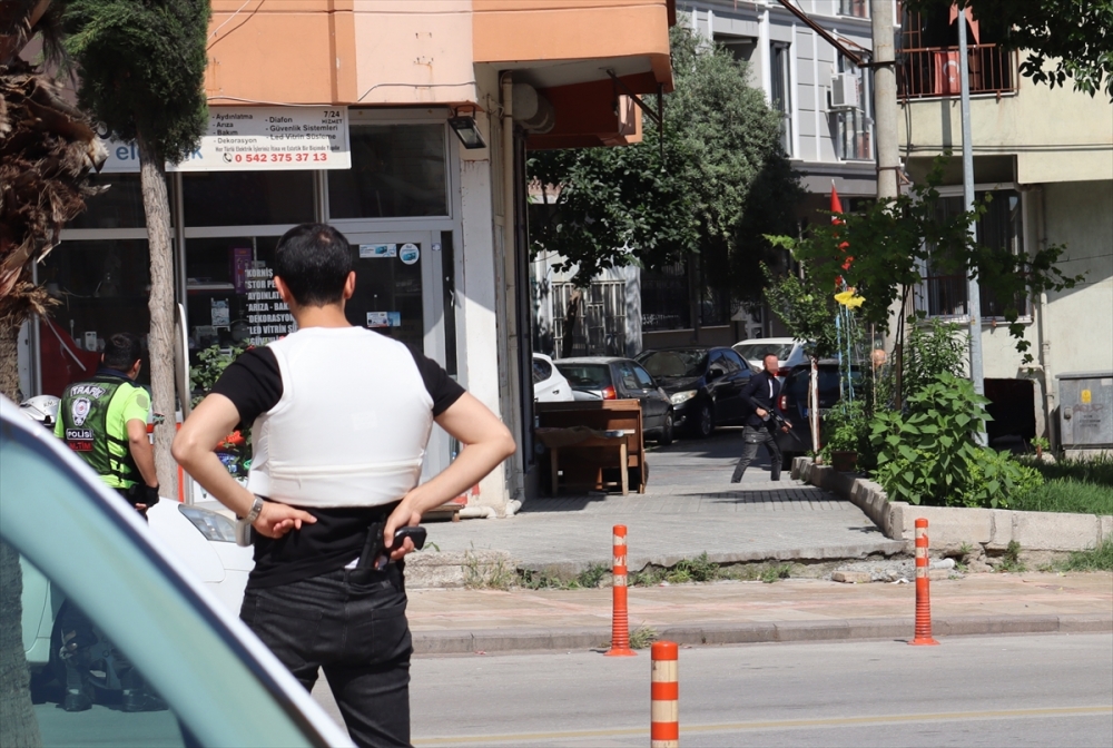 Denizli'de tüfekle rastgele ateş açan genci babası ikna etti