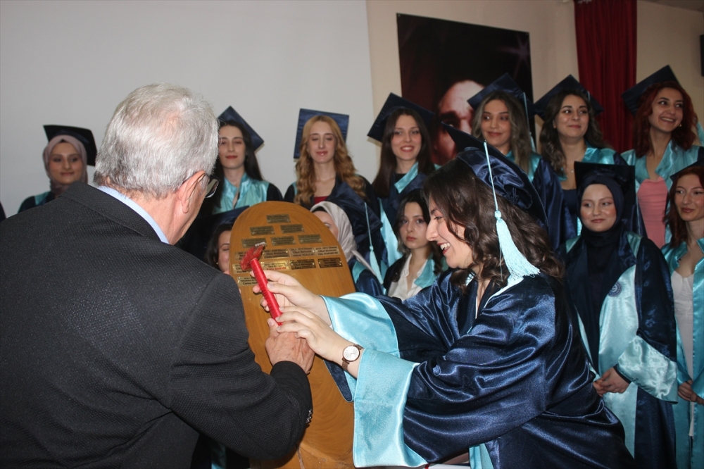 Ege Üniversitesi Ödemiş Sağlık Bilimleri Fakültesi'nde mezuniyet töreni yapıldı