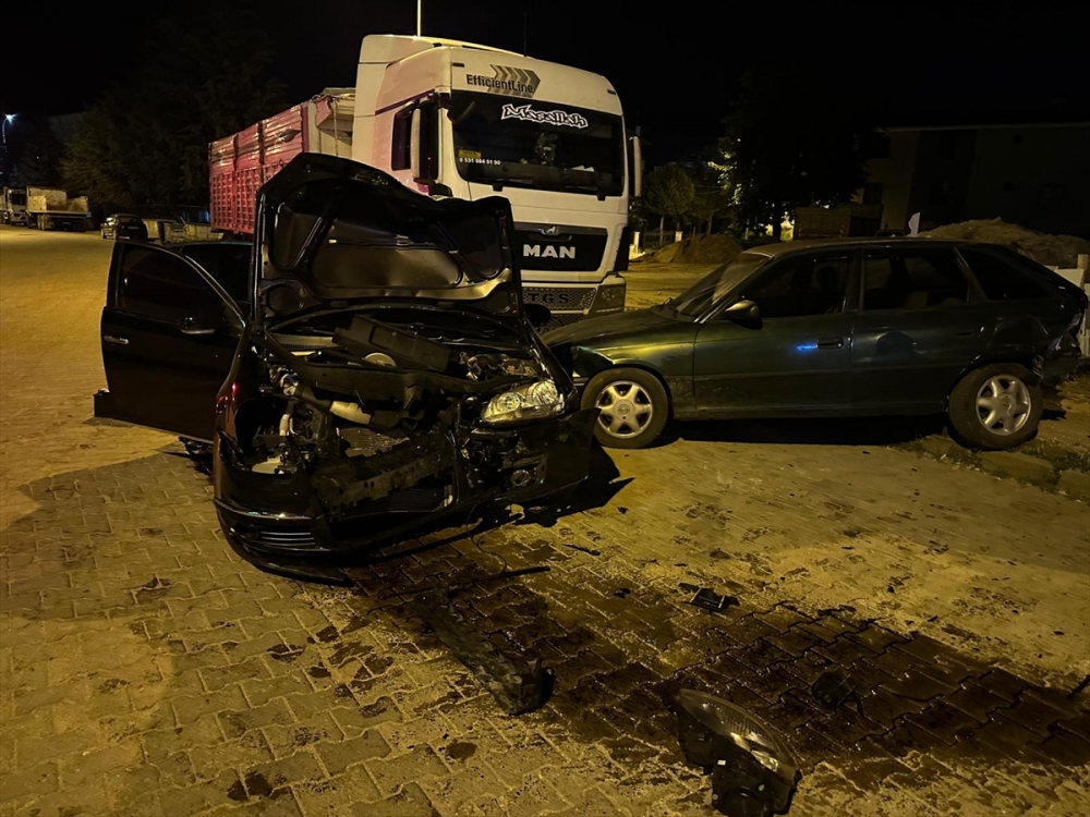 Simav'da polisin "dur" ihtarına uymayan sürücü kaza yaptı