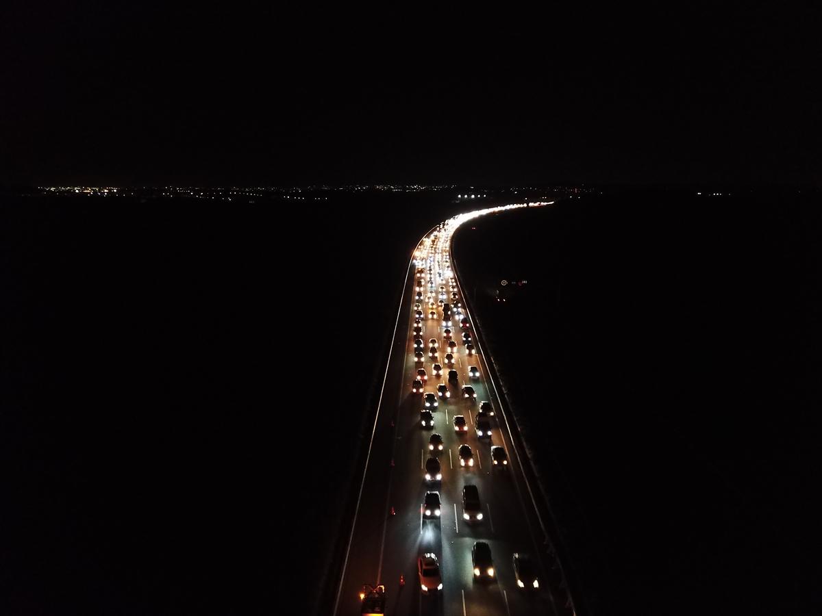 KOCAELİ - Kuzey Marmara Otoyolu'nda 2 otomobilin çarpışması sonucu 5 kişi yaralandı