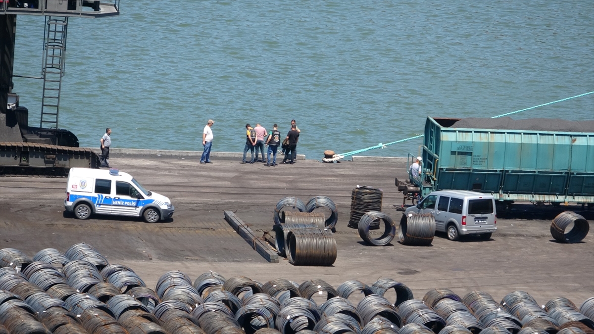 ZONGULDAK - Kuru yük gemisinin altında mayın olduğu iddiası ekipleri harekete geçirdi