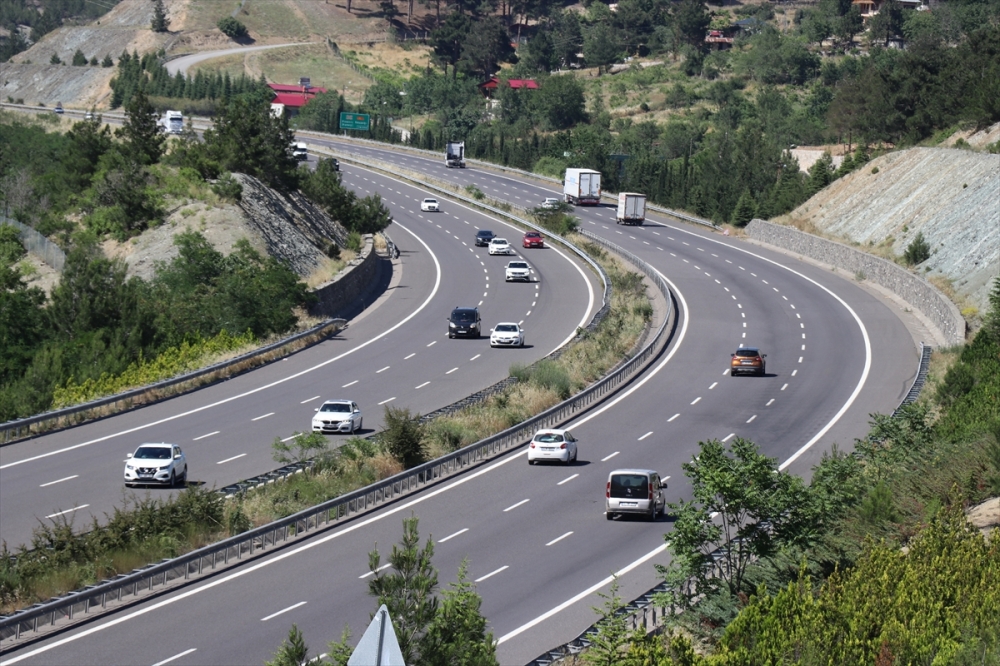 Adana-Pozantı-Ankara otoyolunda bayram yoğunluğu