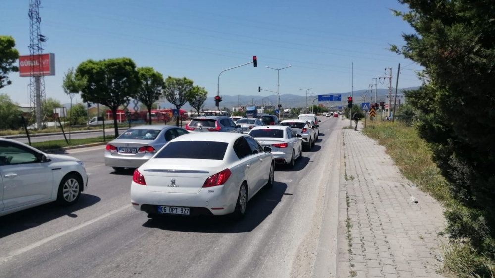 Afyonkarahisar'da bayram tatili yoğunluğu yaşanıyor