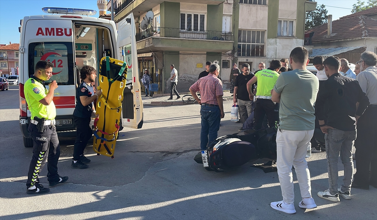 KIRIKKALE - Otomobille çarpışan motosikletin sürücüsü ağır yaralandı