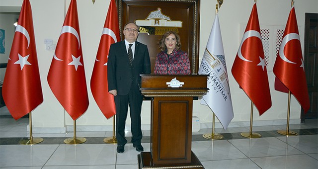 Vali Funda Kocabıyık, Zafer Kalkınma Ajansı Yönetim Kurulu toplantısı için gittiği Afyonkarahisar’da Vali Mustafa Tutulmaz’ı ziyaret etti