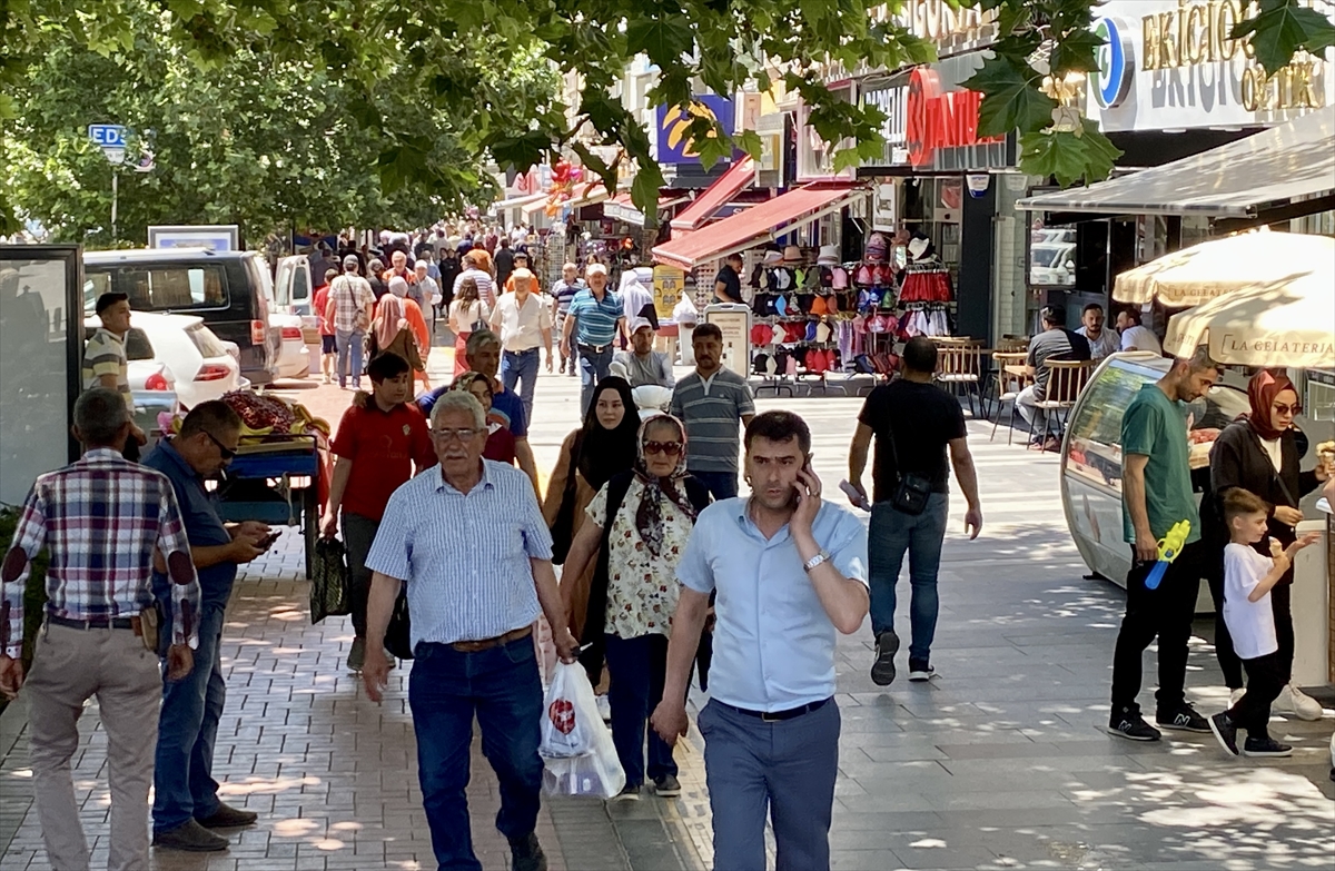 KIRŞEHİR - Tarihi çarşılarda bayram hareketliliği yaşanıyor