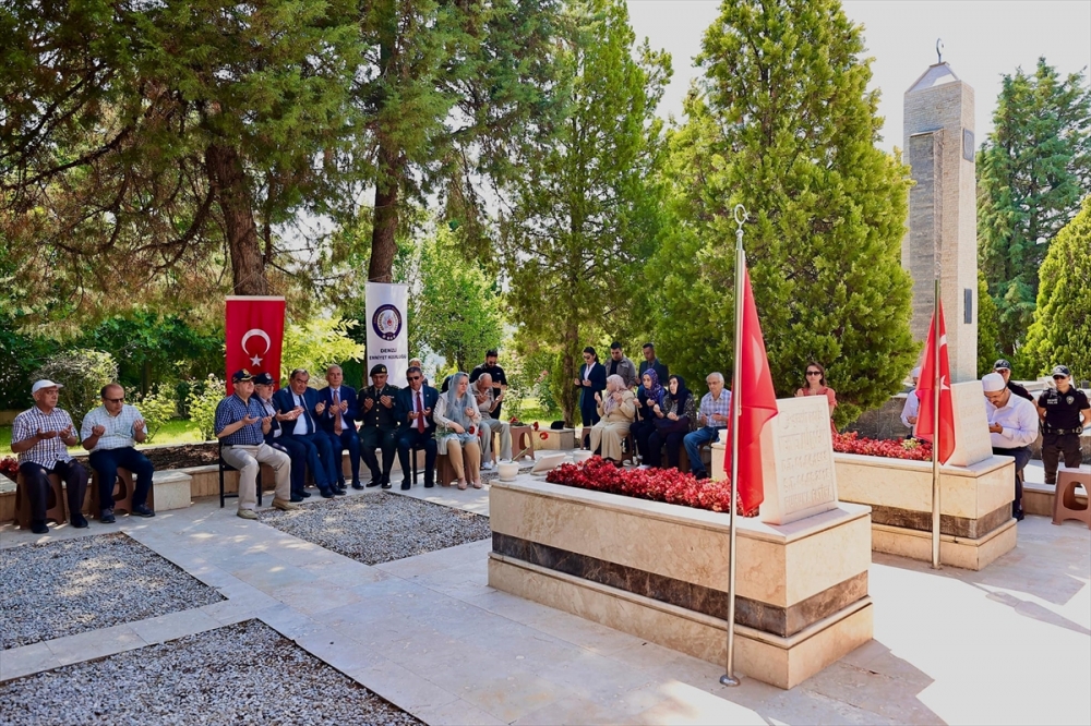 Denizli'de arife gününde şehit kabirleri ziyaret edildi