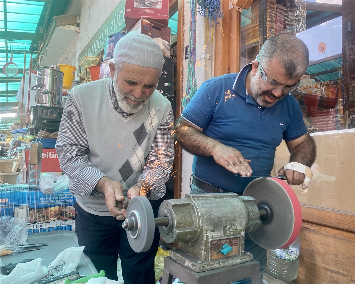 KIRŞEHİR - Bıçakçı baba oğul kurban mesaisinde