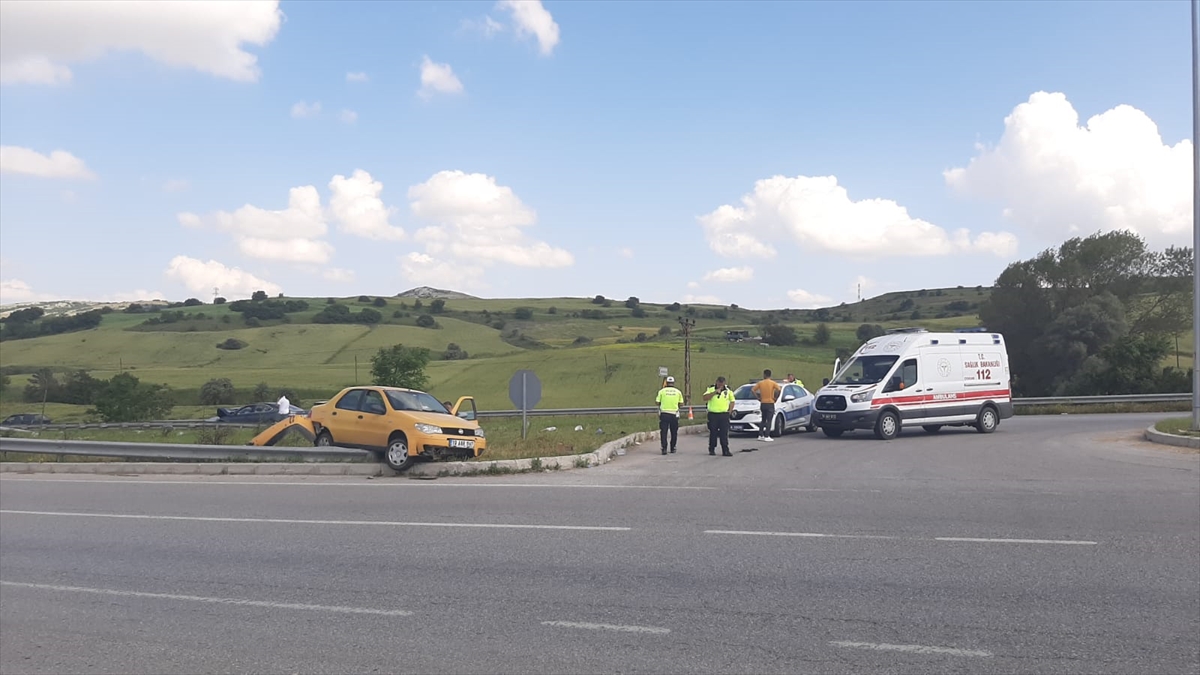 ÇORUM - İki ayrı trafik kazasında 8 kişi yaralandı