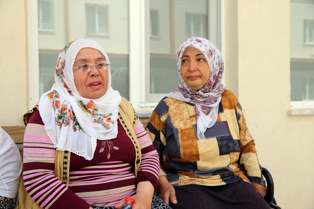 Aydın'da yurtlarda kalan depremzedeler bayramı memleket hasretiyle karşıladı