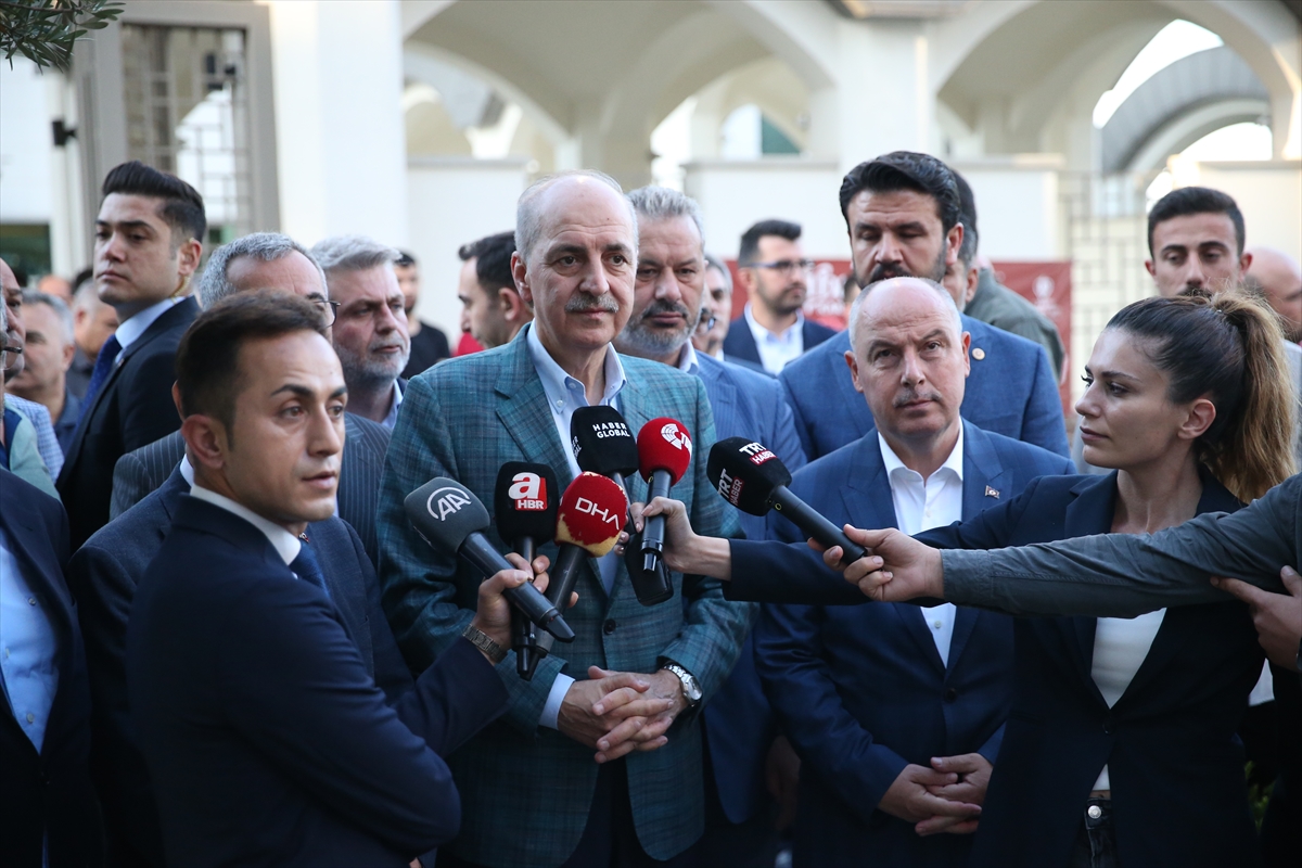 KAHRAMANMARAŞ - TBMM Başkanı Kurtulmuş,  bayram namazının ardından vatandaşlar ile bayramlaştı
