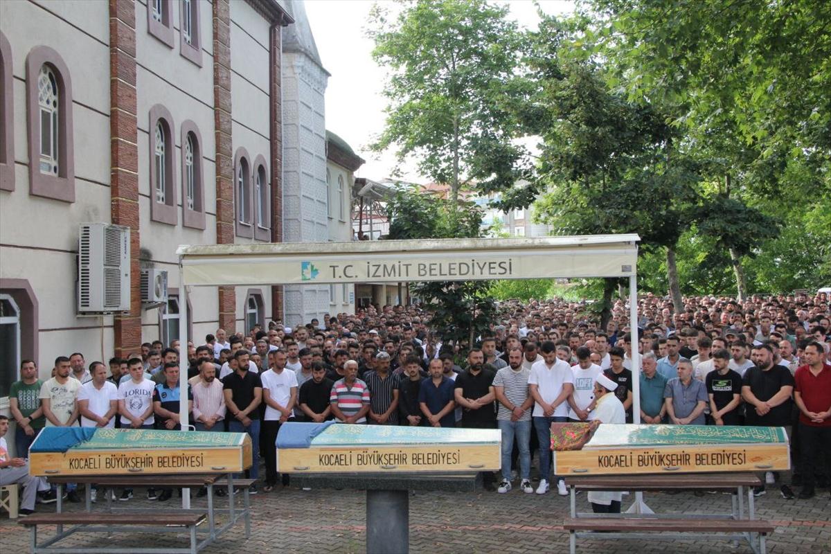 KOCAELİ - Trafik kazasında ölen aynı aileden 3 kişinin cenazeleri defnedildi