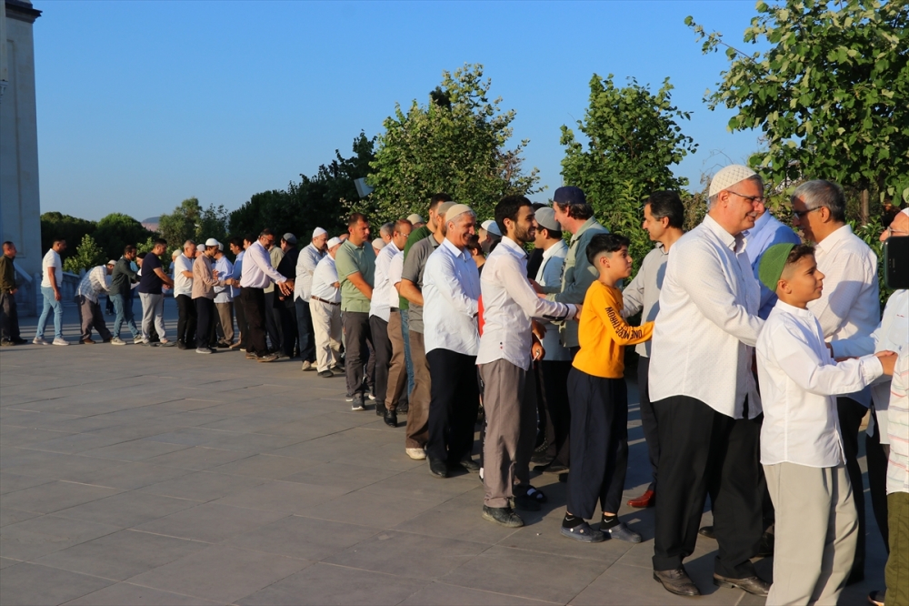 İzmir'de Kurban Bayramı namazı kılındı