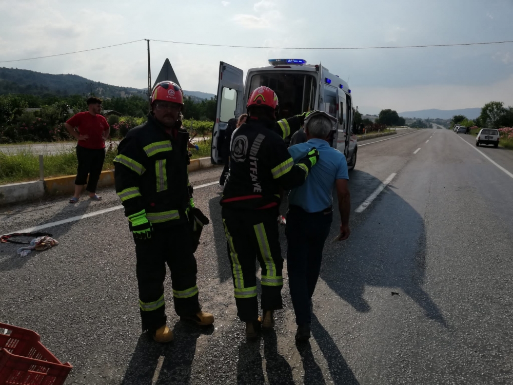 Denizli'de takla atan otomobildeki 2 kişi yaralandı
