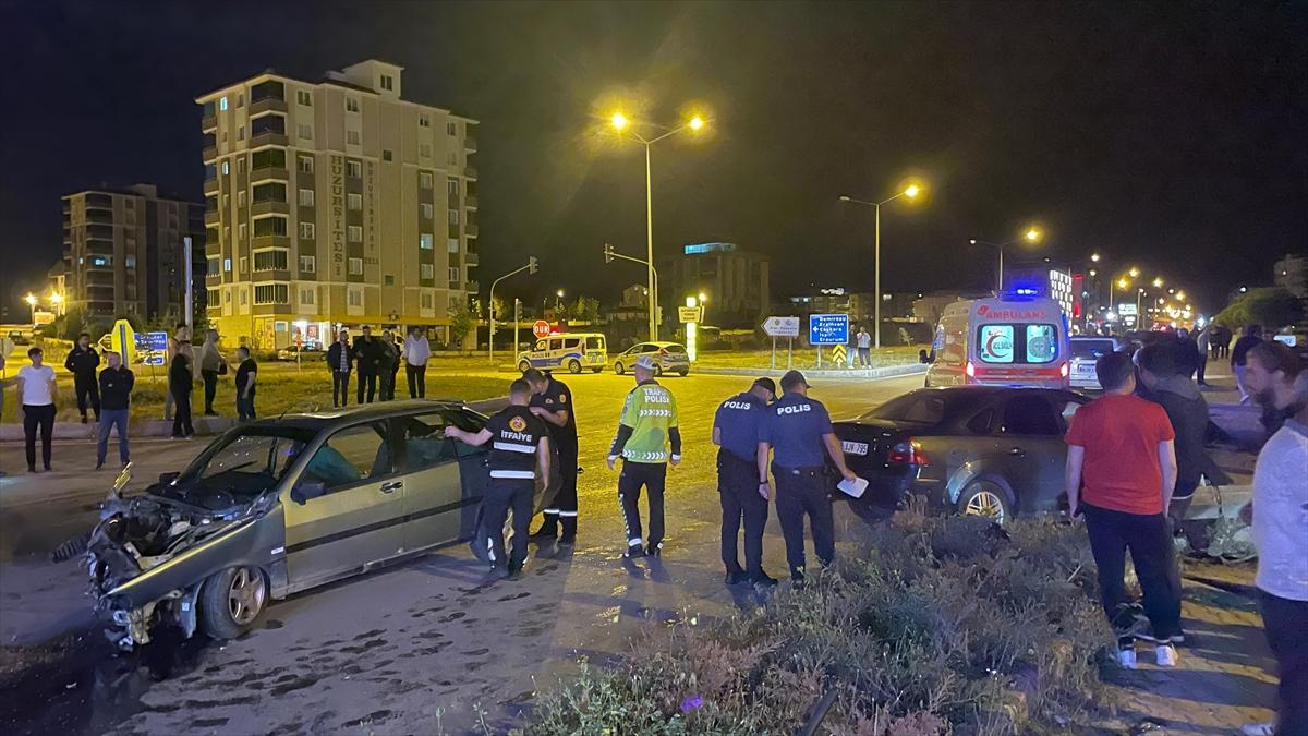 BAYBURT - Trafik kazasında 8 kişi yaralandı