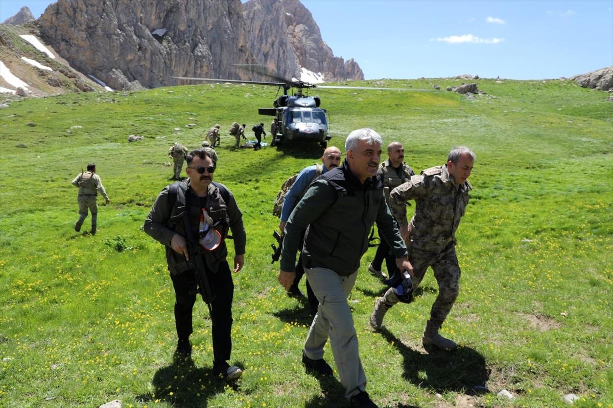 Erzincan Valisi Makas, operasyon bölgelerindeki güvenlik güçleriyle bayramlaştı
