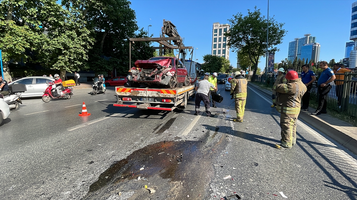 İSTANBUL - Beşiktaş'ta otomobilin çarptığı yaya yaralandı