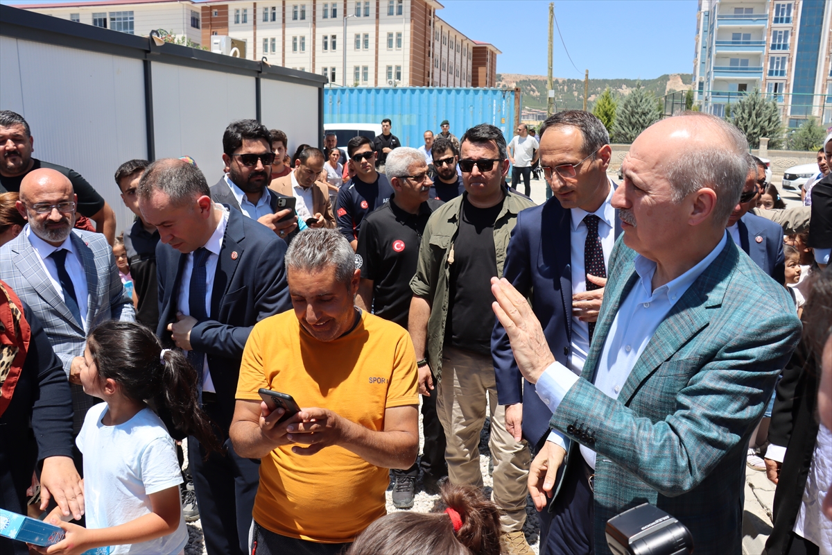 ADIYAMAN - TBMM Başkanı Kurtulmuş, konteyner kenti ziyaret etti
