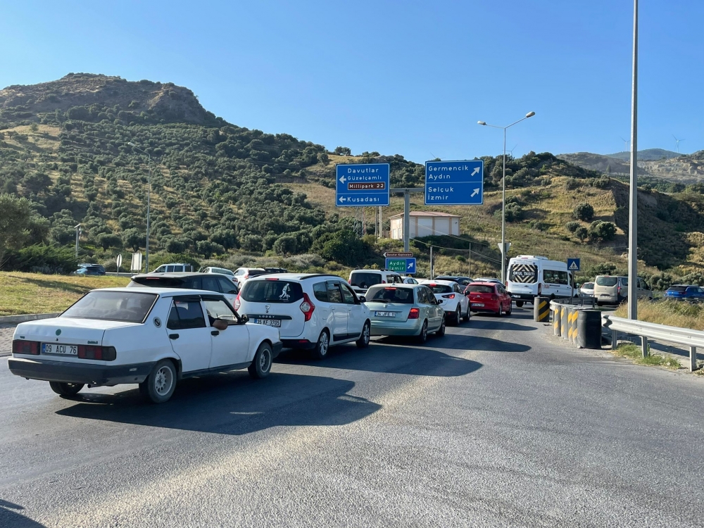 Dönüşe geçen tatilciler Söke'de trafik yoğunluğu oluşturdu