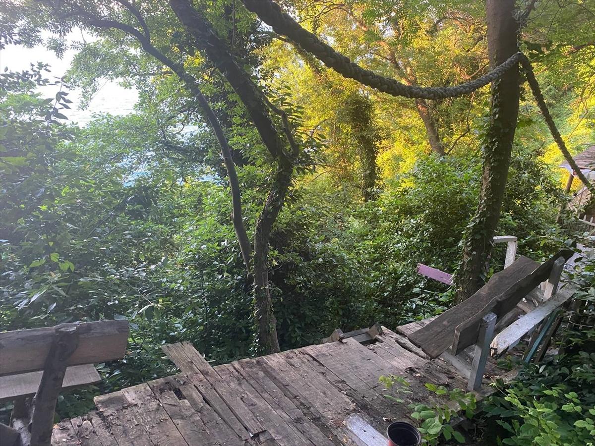 ZONGULDAK - Kayalıklardan düşen yaralı genç, bulunduğu yerden trenle alındı