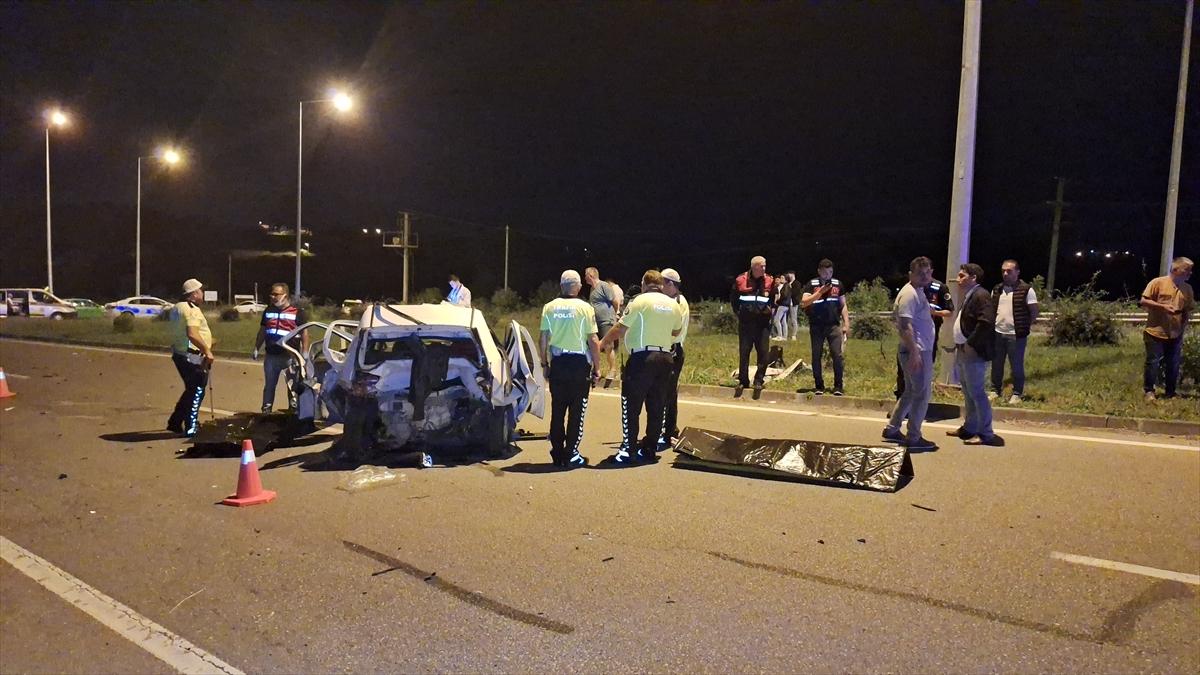 SAMSUN - İki otomobilin çarpıştığı kazada 3 kişi öldü