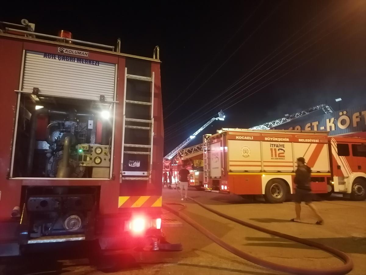KOCAELİ - Restoranda çıkan yangın söndürüldü