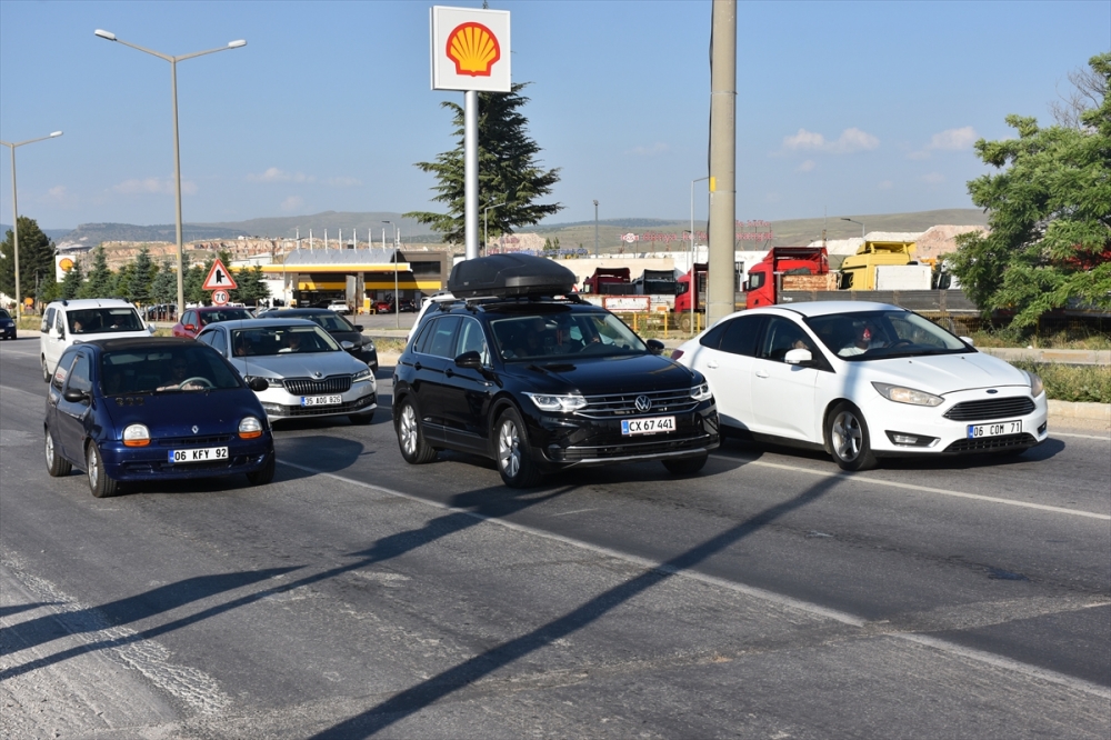 Afyonkarahisar'da bayram tatili dönüşü trafik yoğunluğu sürüyor