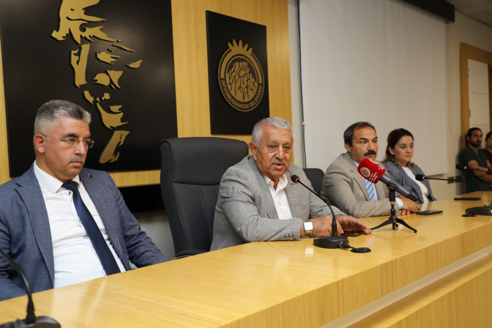 Afyonkarahisar Belediye Başkanı Zeybek, personeliyle bayramlaştı