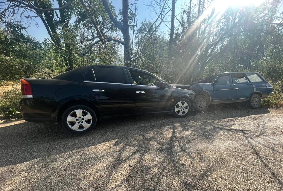 Afyonkarahisar'da iki otomobilin çarpıştığı kazada 5 kişi yaralandı