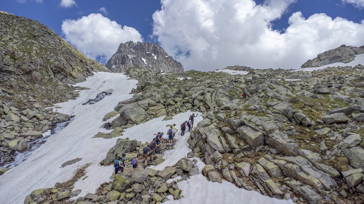 RİZE - Kaçkar Dağları, Kurban Bayramı tatilinde doğa tutkunlarının uğrak yeri oldu