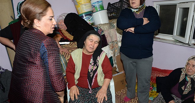 Uşak Valisi şehit evini ziyaret etti
