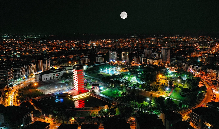 Uşak'ta Dolunay Mest Etti