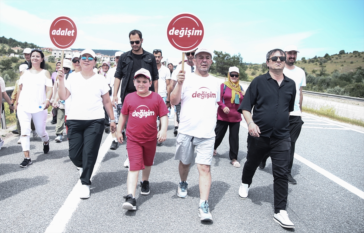 ANKARA - Tanju Özcan, 5. günde yürüyüşüne "Ankara İl Sınırı" tabelası önünden başladı